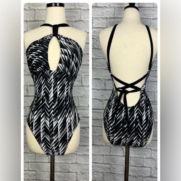 Robin Piccone Other - NWOT Robin piccone lace up one piece swimsuit size 4